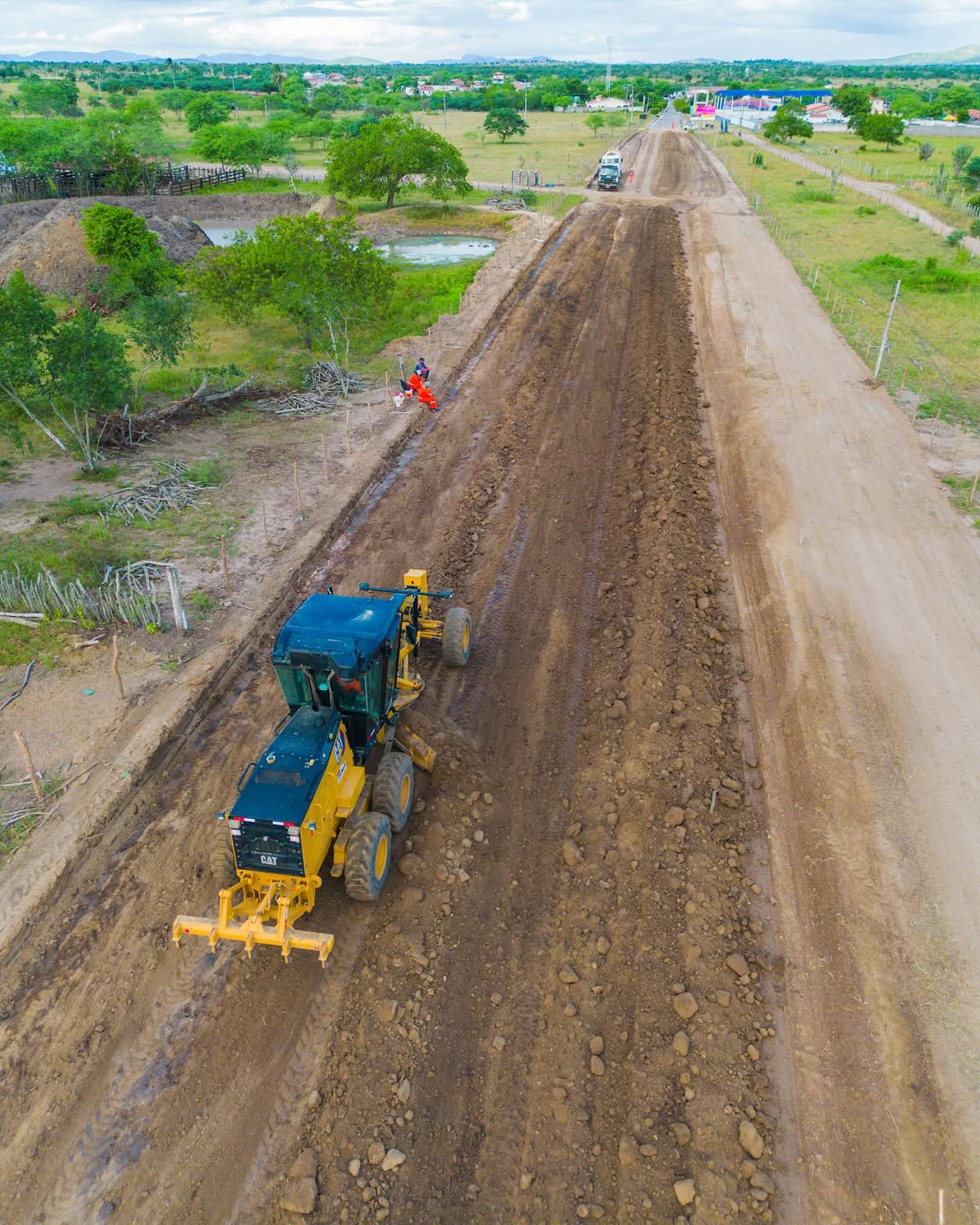 Terraplenagem e preparação da estrada de acesso a Coração de Maria
